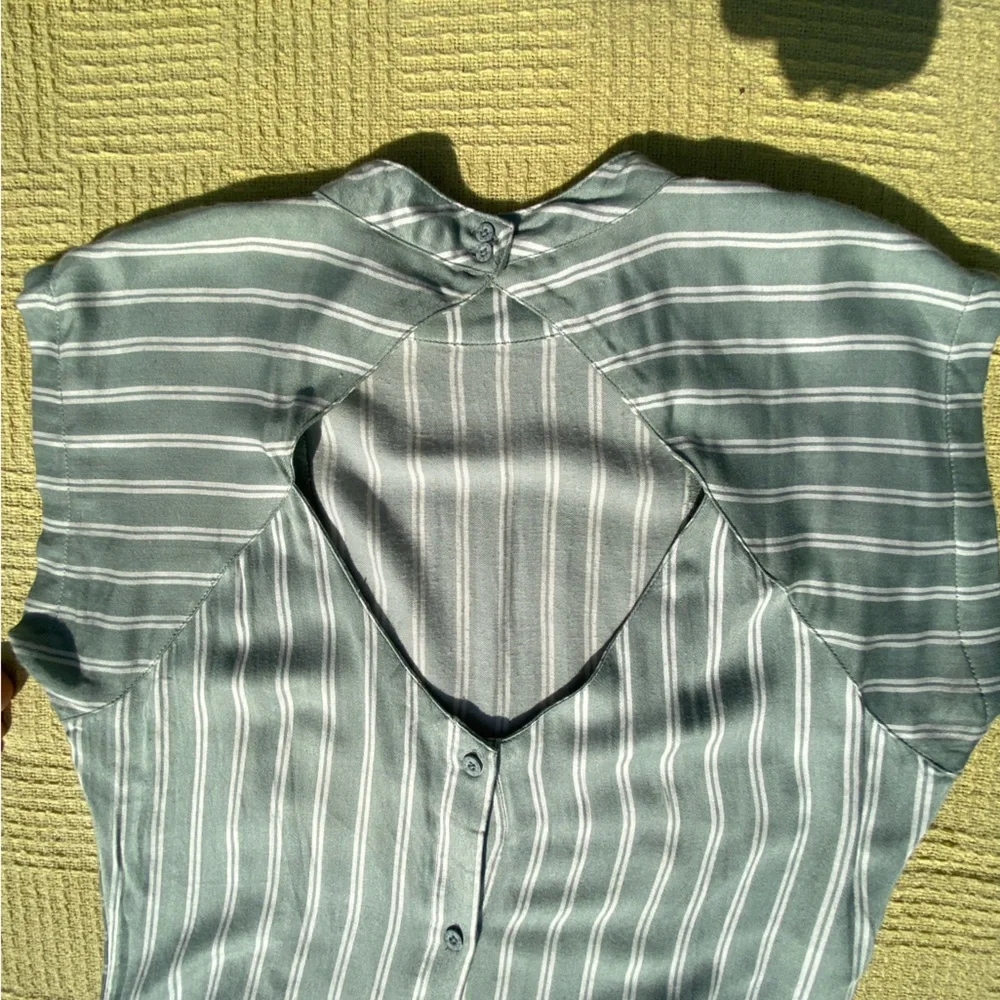 RVCA Brand Women’s Medium Sleeveless Green and White Striped Maxi Dress - Picture 3 of 6